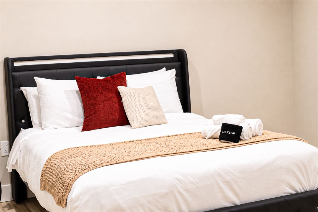 Second lower-level bedroom, The Main Villa