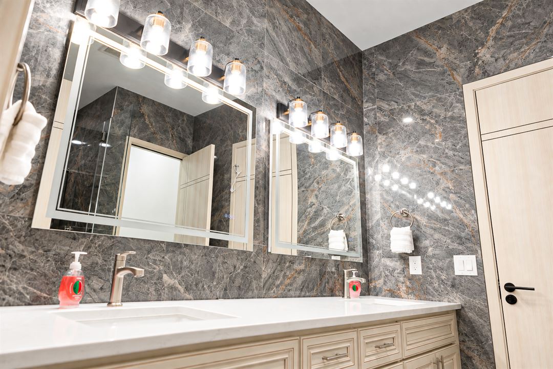 The slate bathroom, The Main Villa